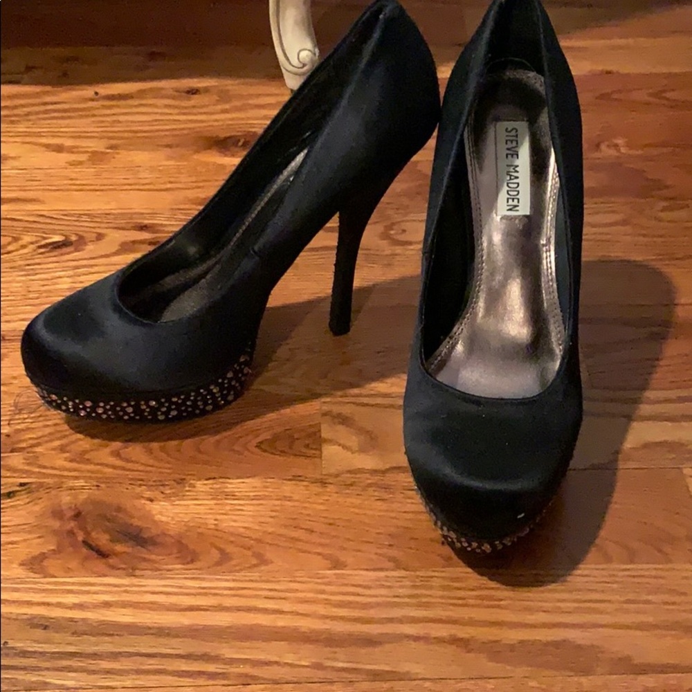 Steve Madden black pumps